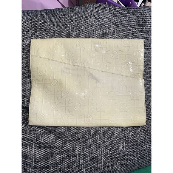 Tory Burch Cream Patent Leather Large Envelope Clutch Embossed TB Logo - Picture 5 of 9